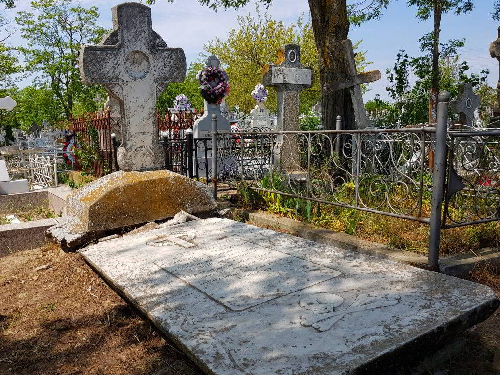 Cimitirul-multietnic-Sulina