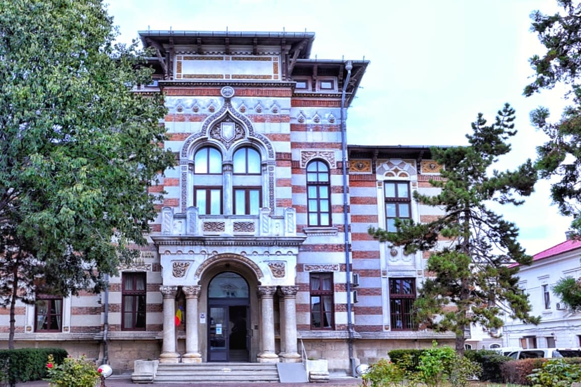 Muzeul de Artă Populară Constanța, primul Palat Comunal, un imobil cu povești frumoase - Descopera Dobrogea