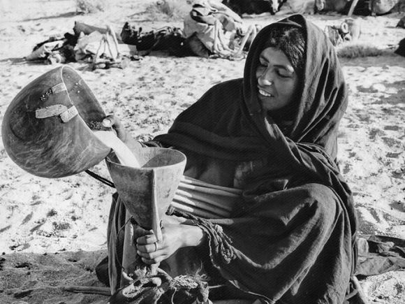 hrana-tuaregilor-din-niger-este-bazata-pe-mult-lapte-cu-grau