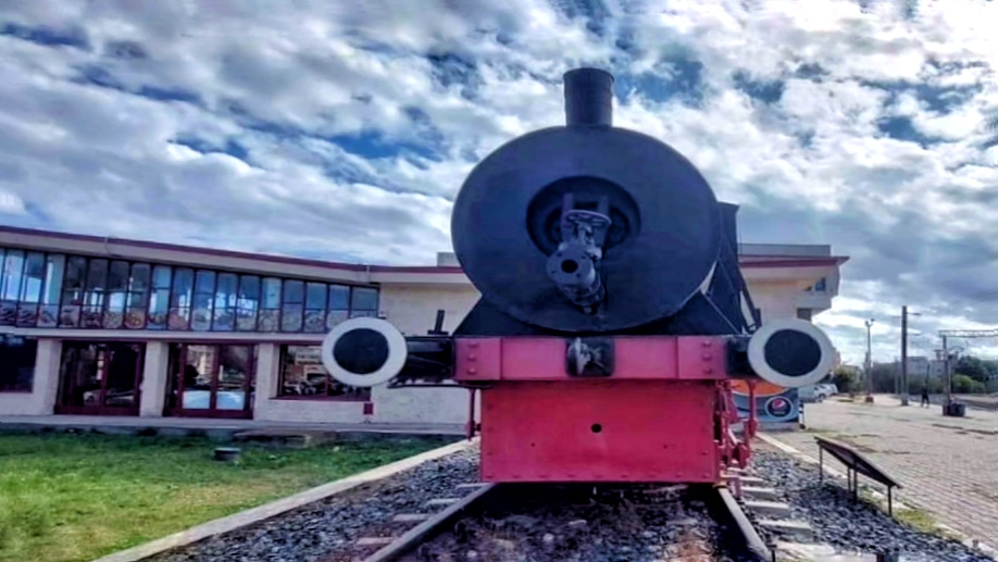 O locomotivă fabricată în anul 1911 este expusă în Gara Constanța