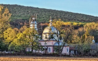 Mănăstirea Uspenia de la Slava Rusă rezistă de peste 3 secole, iar icoanele vechi sunt spectaculoase